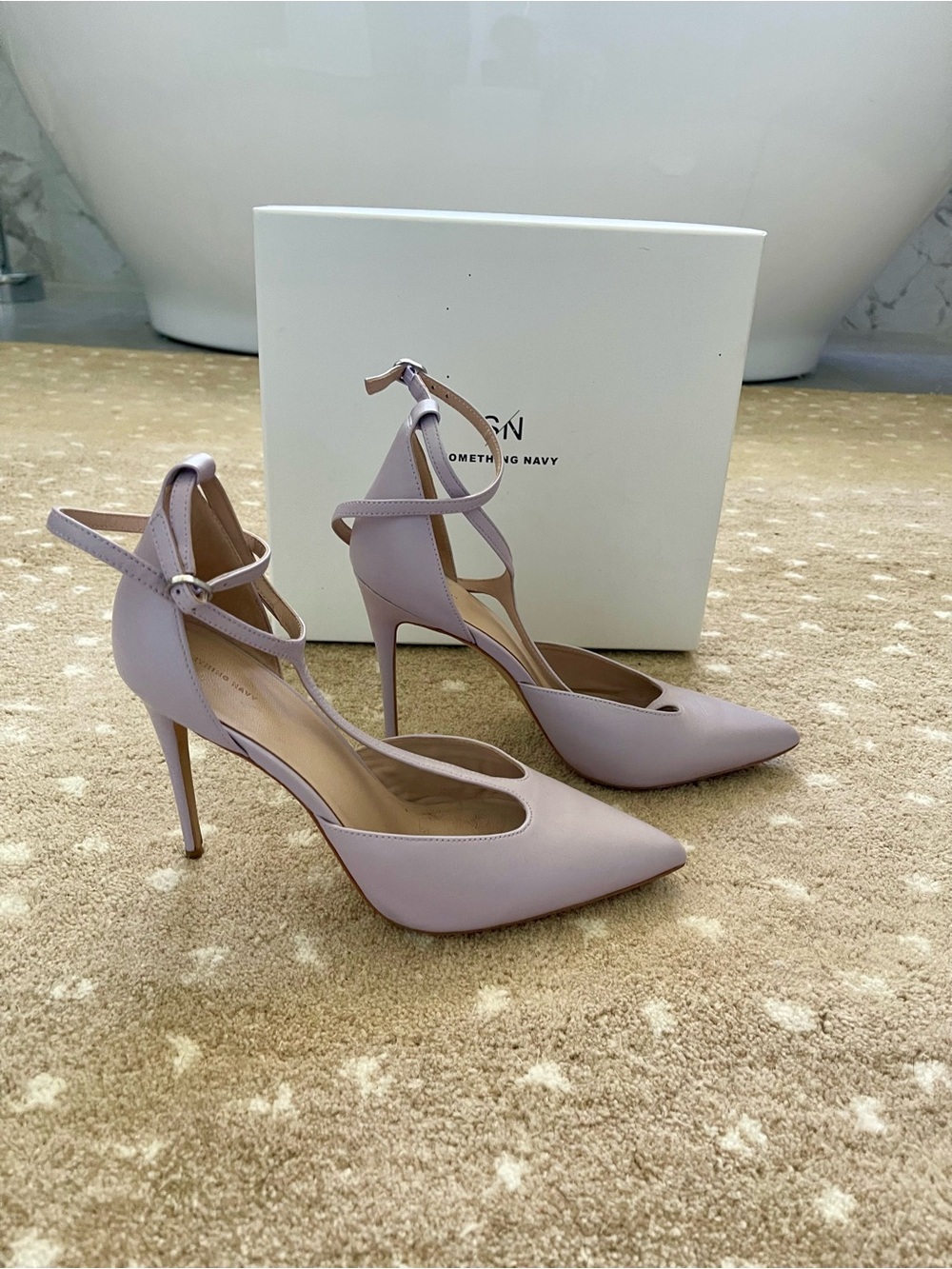 Pointed Toe Ankle-Strap Pumps in Dusty Lilac